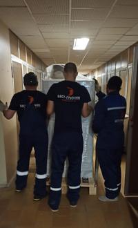 Выгрузка лабораторного оборудования нашими грузчиками Выгрузка лабораторного оборудования нашими грузчиками