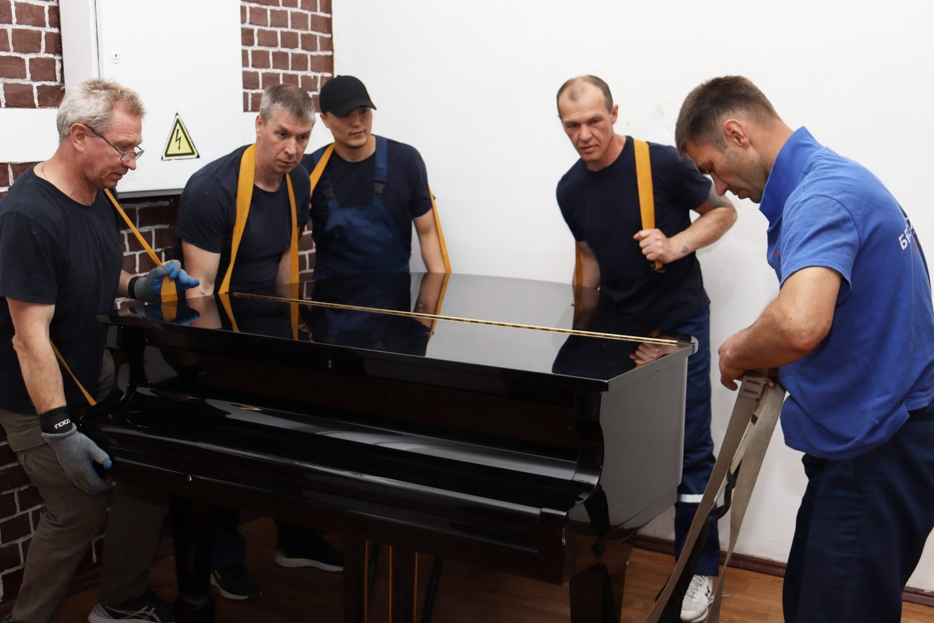 Профессиональные грузчики пианино: перевозка рояля в Мск 31.05.2021 Профессиональные грузчики пианино: перевозка рояля в Мск 31.05.2021