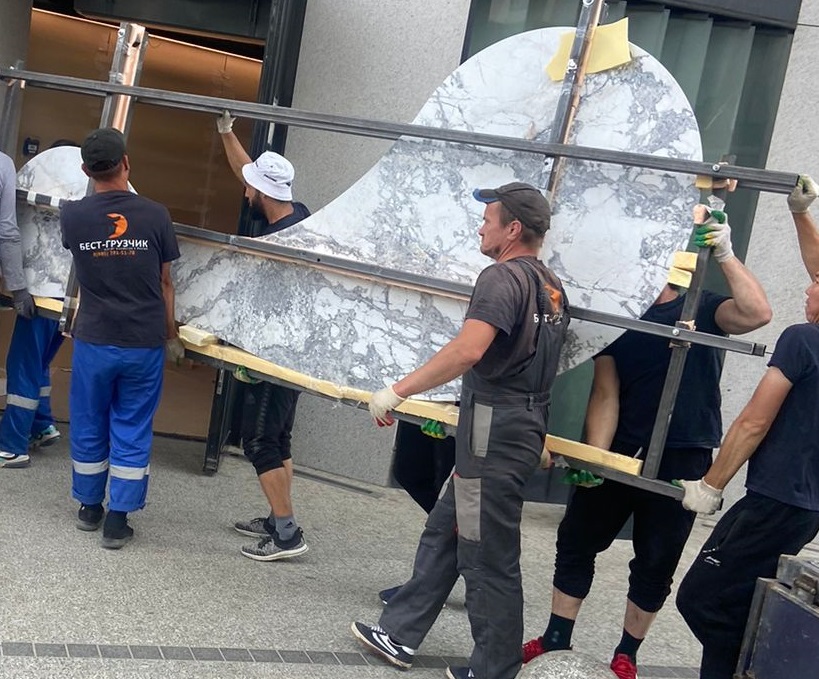 Поднимаем столешницу по лестнице Поднимаем столешницу по лестнице